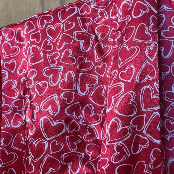 Morgan Taylor Red Heart Print Robe - Picture 4 of 10